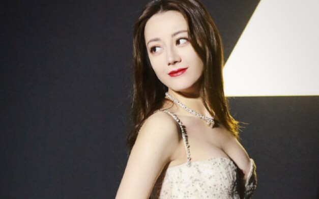 【Dilraba】【Penuh Pesona Feminin】Peringatan untuk para penggemar pria: Pria ini jatuh cinta pada wanit