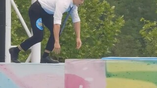 “到终点就剩个内裤了”