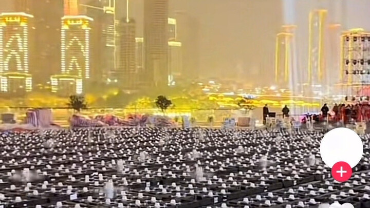 Foreign netizens watch China’s drone swarm—this is seriously mind-blowing! 690K likes on TikTok.