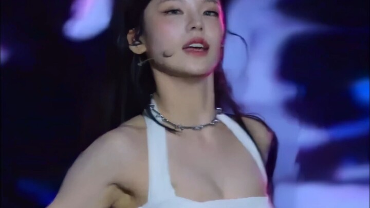 【4K 60FPS+Slow Motion】Hwang Yeji-War Song Wannabe