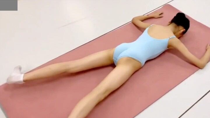 الأساسيات في الباليه لطلاب الرقص