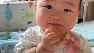有一个厨艺很差的妈妈是什么体验？我从一个婴儿脸上看到了什么叫为难！