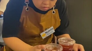 印尼一家特殊的咖啡店，很多店员是唐氏综合征患者