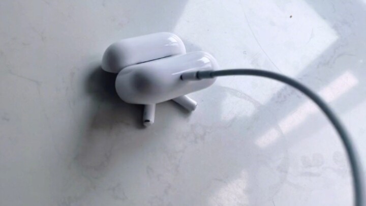 Apakah earphone kalian mengisi daya seperti ini?
