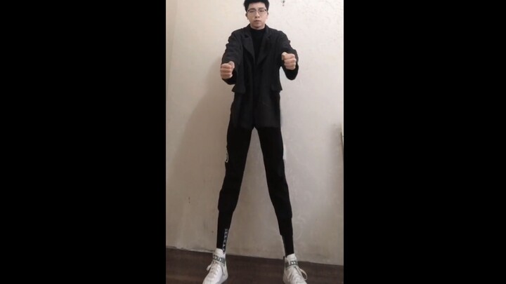 【Corny Insect】So there’s actually a super‑proportioned young man in the world??? His legs span an en