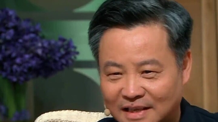 الأستاذ يو هوا الذي لا تعرفونه. إنه ببساطة جدّ الڤرساي! من الصعب التصديق أن الأستاذ يو هوا، الذي كتب