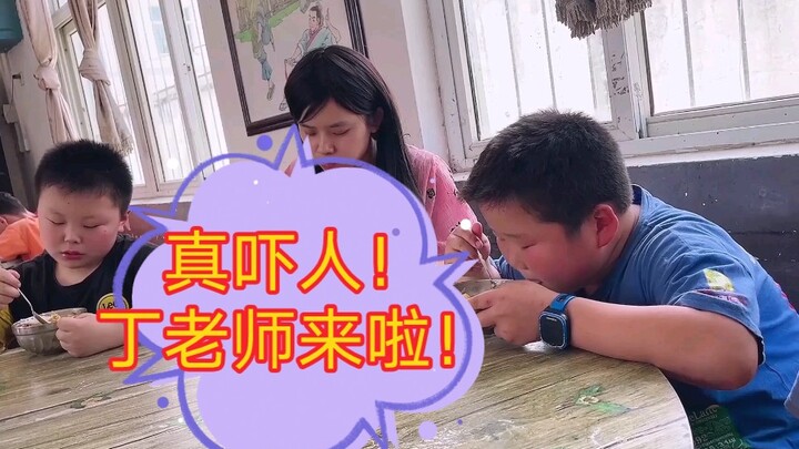 丁老师来啦！丁老师来啦 ！灭绝师太扛着倚天剑来啦！