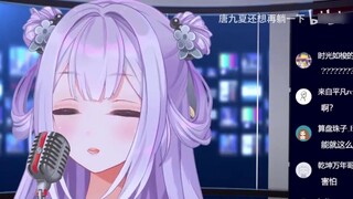 "Everyone in the live broadcast room pulled me, and my pants were pulled off."