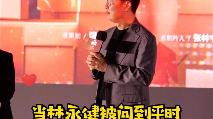 Cách ông Lâm Vĩnh Kiện và cậu con trai Lâm Đại Tuấn quấn quýt, chơi đùa với nhau thường ngày thật qu