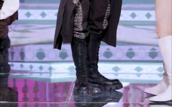 【جين تشونغرين】تصوير مباشر لقدميّ الخوخ، يأخذك لترى حركات القدمين لرقصة رئيسية من الدرجة الأولى