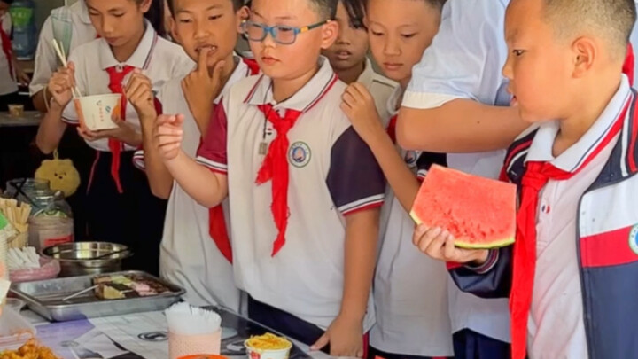 20不到吃遍全场，小学门口的物价真是离谱