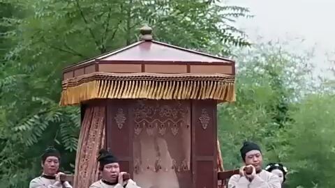 Putri_menteri_memasuki_istana_dan_sang_kaisar_jatuh_cinta_padanya_pada_pandangan_pertama.(480p)