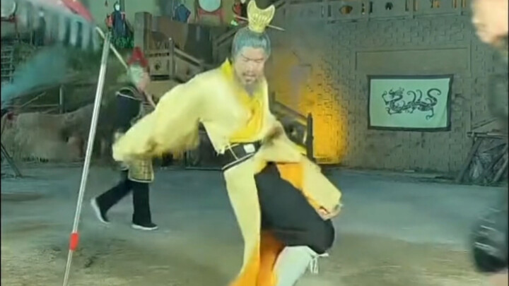 رئيس الوزراء يستعيد جينغزو