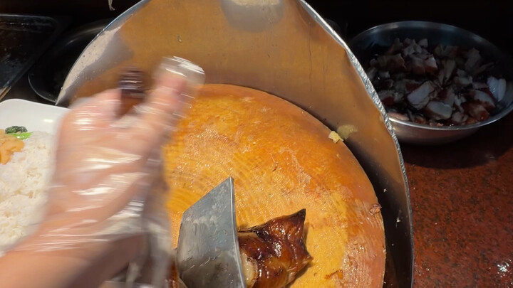In Guangdong, you can’t get a roast goose leg for 16 yuan, and in Beijing, goose legs are nowhere to