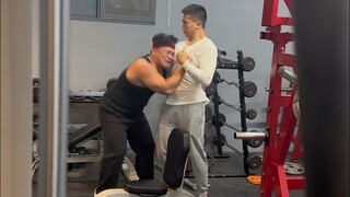 以为你想来个狠的，没想是要拉泡大的
