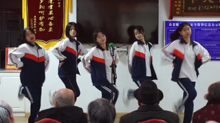 ตะลึง!! สาวไฮสคูลยุคปัจจุบันเต้นสนีกเกอร์ในบ้านพักคนชราในวันวาเลนไทน์???