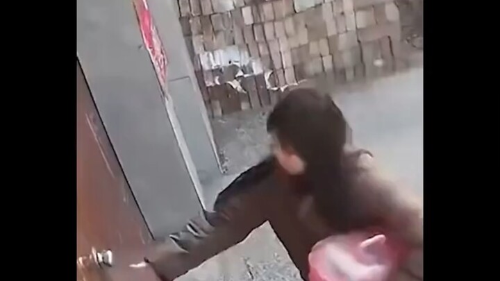 Mendadak berkunjung [tutup muka]