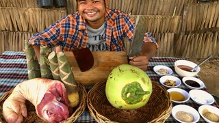 Cooking pig leg bamboo shoot - Cook pig with bamboo shoot with Coconut Water