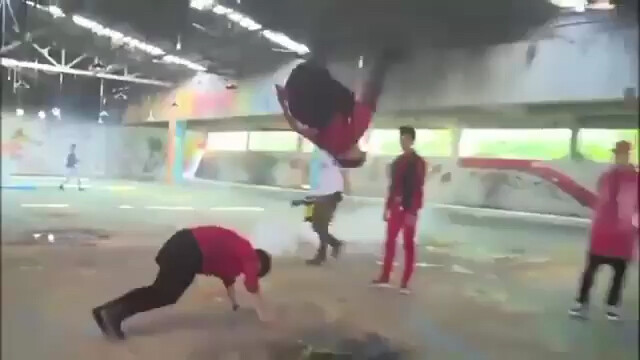 Điểm mấu chốt là màn nhào lộn của Vinh Vinh