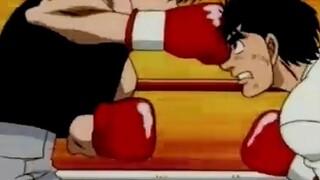 A rookie boxer actually used his head to hit his opponent's fist. This way of defending is unheard o