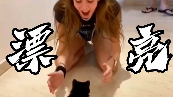 Mỹ nữ trường học xinh đẹp chẳng kém gì cún con 🐶, đúng không?