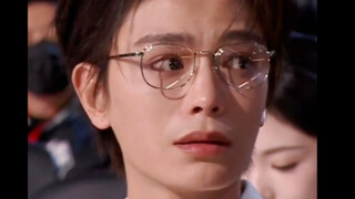 Ding Yuxi หายใจเข้าลึก ๆ สามครั้ง ชายคนหนึ่งที่ระมัดระวังในคำพูดและการกระทำของเขาได้ทำสิ่งที่ยิ่งใหญ