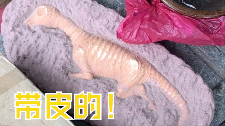 Check out this dinosaur fossil with skin intact!