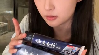 Xiao Liu fell asleep, but here he is again making a midnight snack for himself!