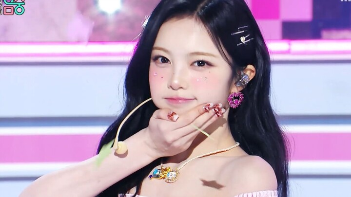 Hearts2Hearts' latest comeback track "RUDE" performance stage from February 26, 2028