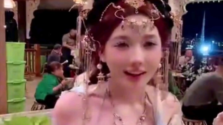 Mina's Daily Outdoor Life in Xishuangbanna