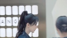 Yang Zi appeared in the live photos of an event at a shopping mall in Shanghai. What do you think of