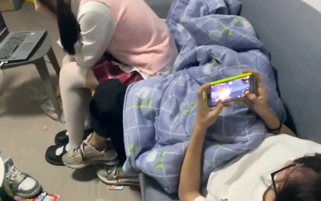 Pemuda yang baru pindah untuk menyewa rumah ini, apakah masih bisa ditinggali dalam lingkungan seper