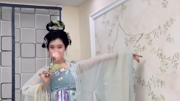 Have you thought about the catwalk moves for the flower gods? Just copy them! #HanfuXiu #HuachaoJia 