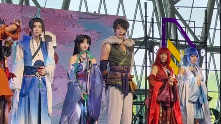 ฉันคอสเพลย์เป็นตัวละครในเกมเมื่อ 18 ปีที่แล้วในงานประชุมการ์ตูน มีใครจำฉันได้ไหม?