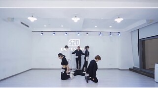 [520 Dance Studio] ห้องฝึกซ้อมยังได้จำลองการเต้นแบบเปิดสะโพกของ KAI อีกด้วย ชื่นชมนักเต้นที่ทุ่มเท! 