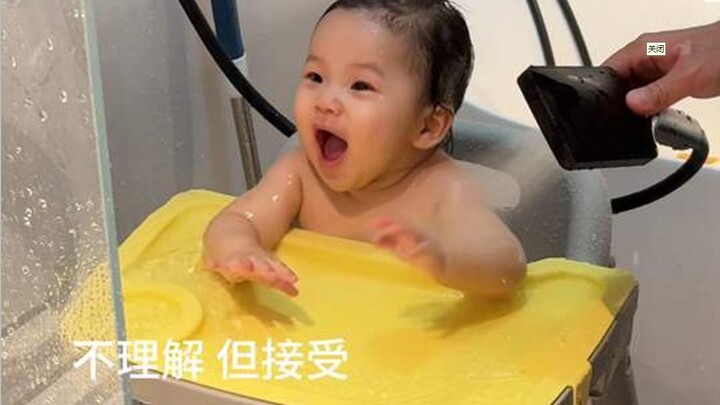 Every step of Dad bathing the baby was beyond my expectations.