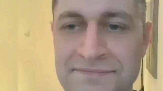 เด็กชายคนหนึ่งบันทึกวิดีโอนี้และส่งให้แฟนสาวของเขาหลังจากรู้ว่าเขานอกใจเธอ ฮ่าๆๆๆ