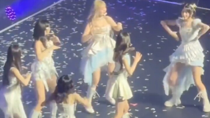 อุบัติเหตุเสียงของ IVE ☞ สมาชิกทั้งวงมองลิซด้วยสายตาขอความช่วยเหลือ