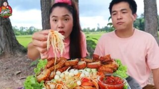 ส้มตำ หมูกรอบ ต้องกินอย่างนี้ ๖ #อาหาร #อร่อย
