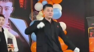 تشانغ شي ياو ضد العم، مواجهة مباشرة على المسرح! من سيقفز بشكل أفضل؟