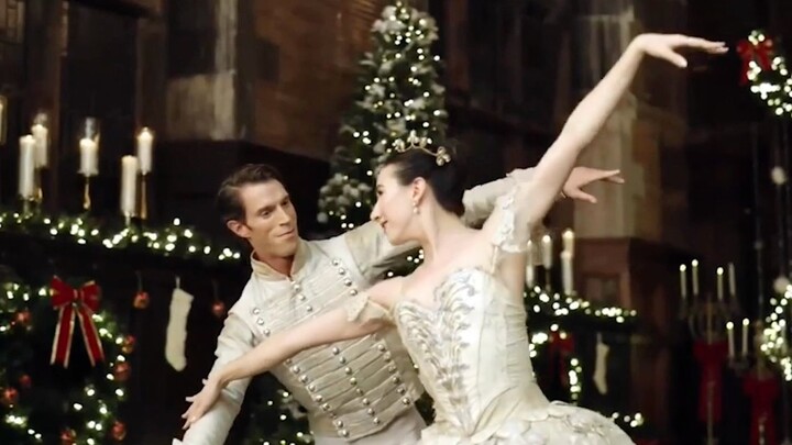 Merry Christmas! Here's the American Ballet Theatre's Nutcracker, with commentary by Shaobao.