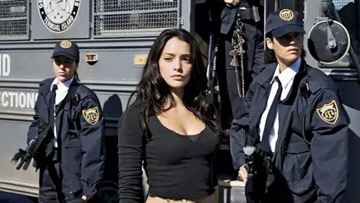 Nữ tù nhân thân hình nóng bỏng bị đưa vào nhà tù dành cho nam! Phim hành động đầy kịch tính với nhữn