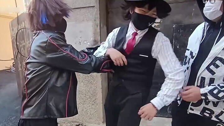 Huaqiang buys melons (but Kamen Rider)