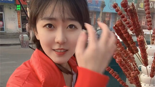 This girl is selling candied haws. How many strings should I buy?