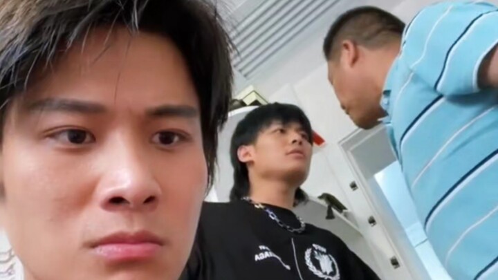 杨父：da什么da，你们是亲兄弟！