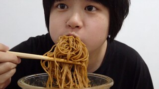 Wuhan hot dry noodles + Shandong pancake rolls, grilled chicken meatballs, goose eggs and onions com