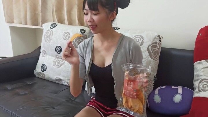 Gadis yang mengamen di jalanan ternyata sangat suka makan, tetapi tidak memiliki keahlian khusus apa