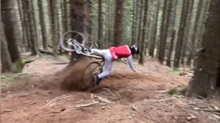 不是，谁教你这么骑的？