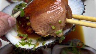 It is harder to clean than blood clams, but it is the freshest when pickled raw.