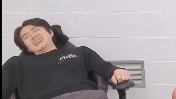 «وو شيشون وعيب جماله الخارق»